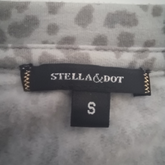 Stella & Dot Grey Leopard Side Zip Pullover Sweater size Small - Picture 8 of 13